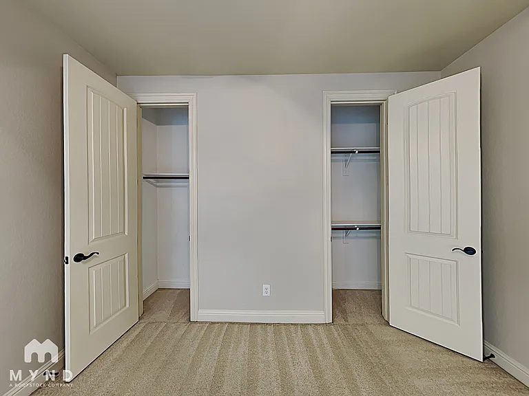2204 Apollonia Ln — Photo 8