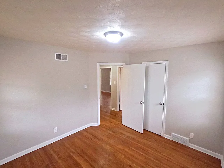 4898 Dianne Dr — Photo 15
