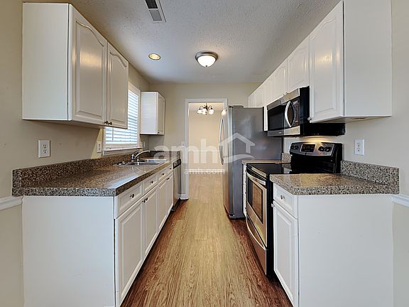 3rd image of 1605 Glenn Meade Dr