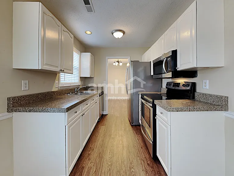 1605 Glenn Meade Dr — Photo 3