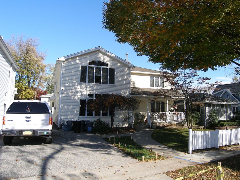 1st image of 17 Jacques Ave
