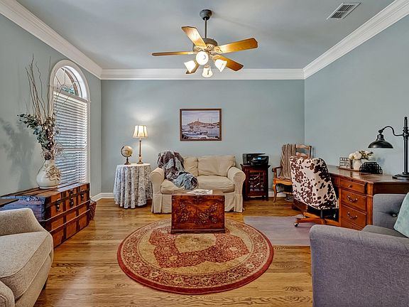 4th image of 2235 Ten Oaks Dr