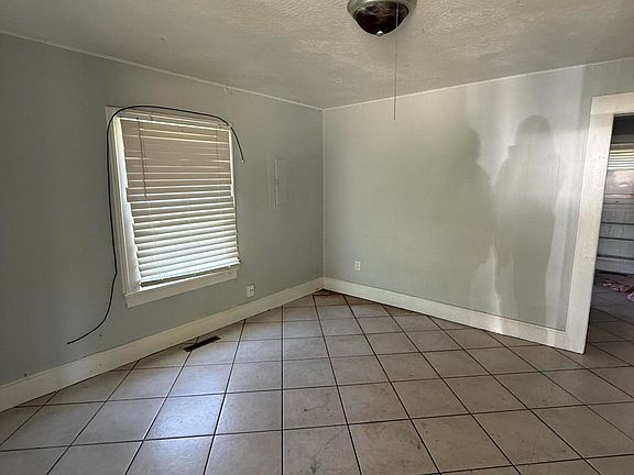 4th image of 1634 N Rogers Avenue