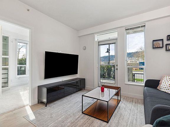 4th image of 700 Clarke Rd #101