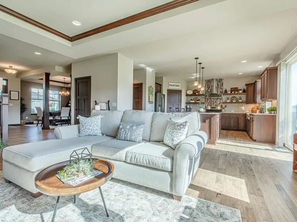 6056 East LINDEN Parkway, Mcfarland, WI 53558