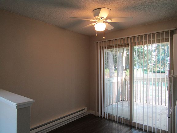 4th image of 19014 B St E APT B