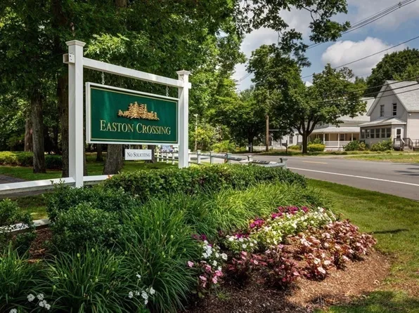4 Nancy Rd APT 6, South Easton, MA 02375