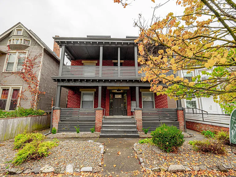 737 Franklin Ave