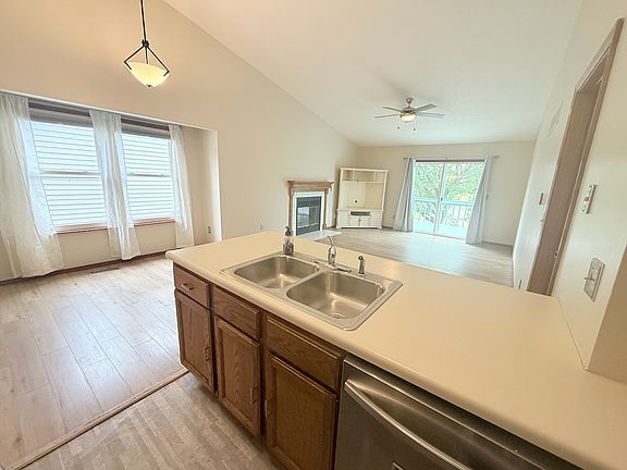 5th image of 46 Parkshores Dr