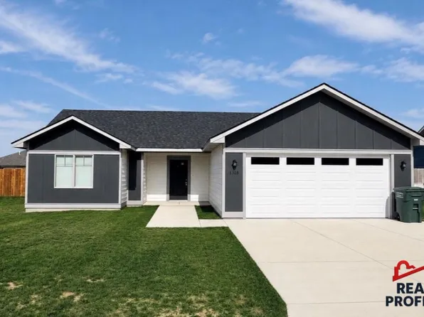 1308 Miller Ave, Dodge City, KS 67801