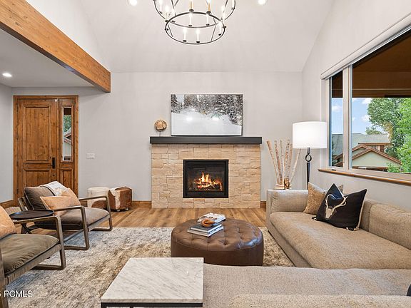 5th image of 1075 N Turnberry Ct