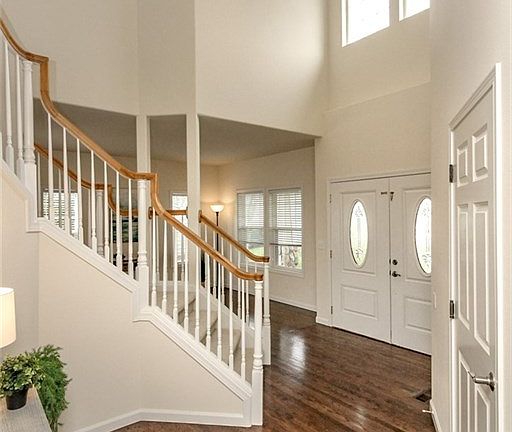 3rd image of 1918 Lighthouse Ln NE