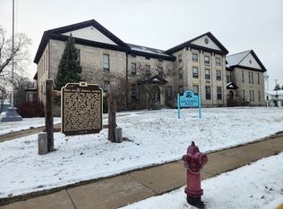 30 N Elm St #18076092, Platteville, WI 53818