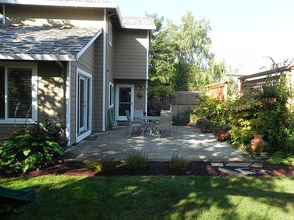 5th image of 332 NE 64th Ct