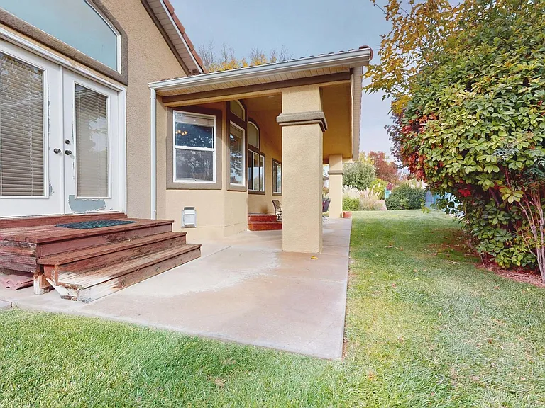 853 W Kestrel Ct — Photo 31