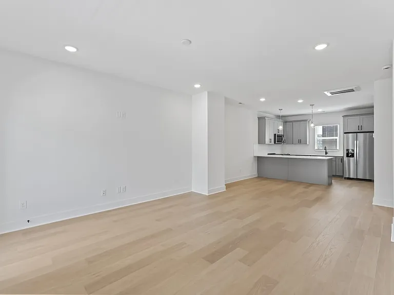 608 Markham St — Photo 20