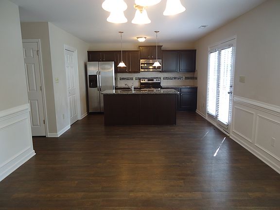 5th image of 235 Chloe Dr