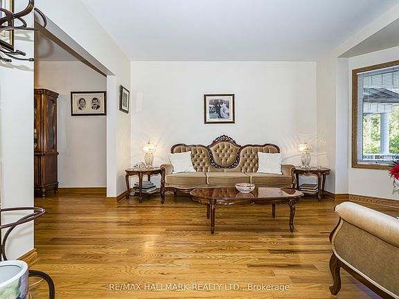 4th image of 47 Montrose Ave