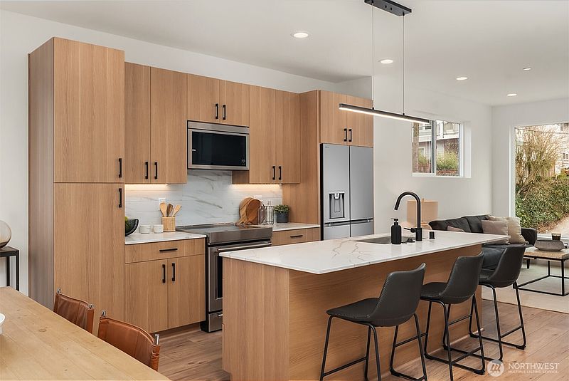 4th image of 219 NE 75th Street