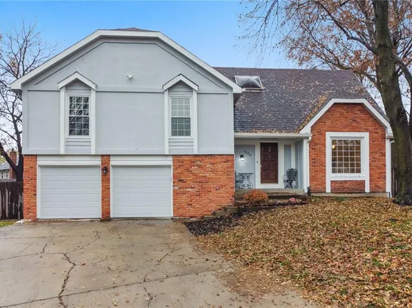 1620 E Sleepy Hollow Cir, Olathe, KS 66062
