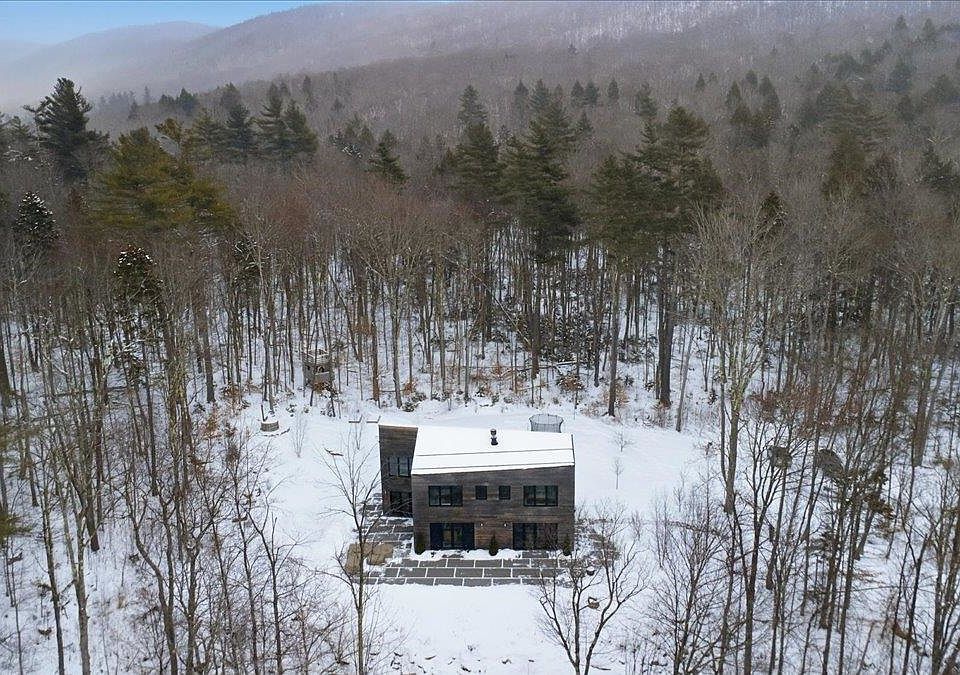 1st image of 3635 Under the Mountain Road