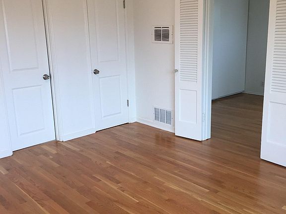 3rd image of 837 Pearl St #1/2