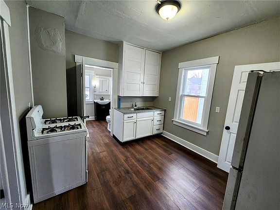 4th image of 530 Rosemont Ct NW