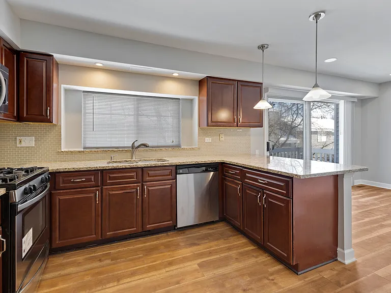 187 Half Moon Cir — Photo 8