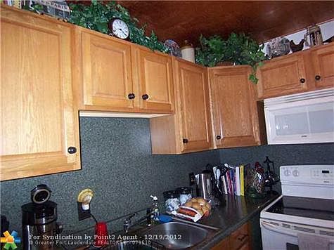 3rd image of 6 Newport Ct #A