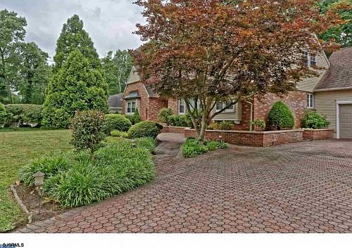 3rd image of 1282 Greenwood Dr