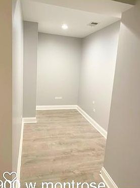 4th image of 900 W Montrose Ave #1023