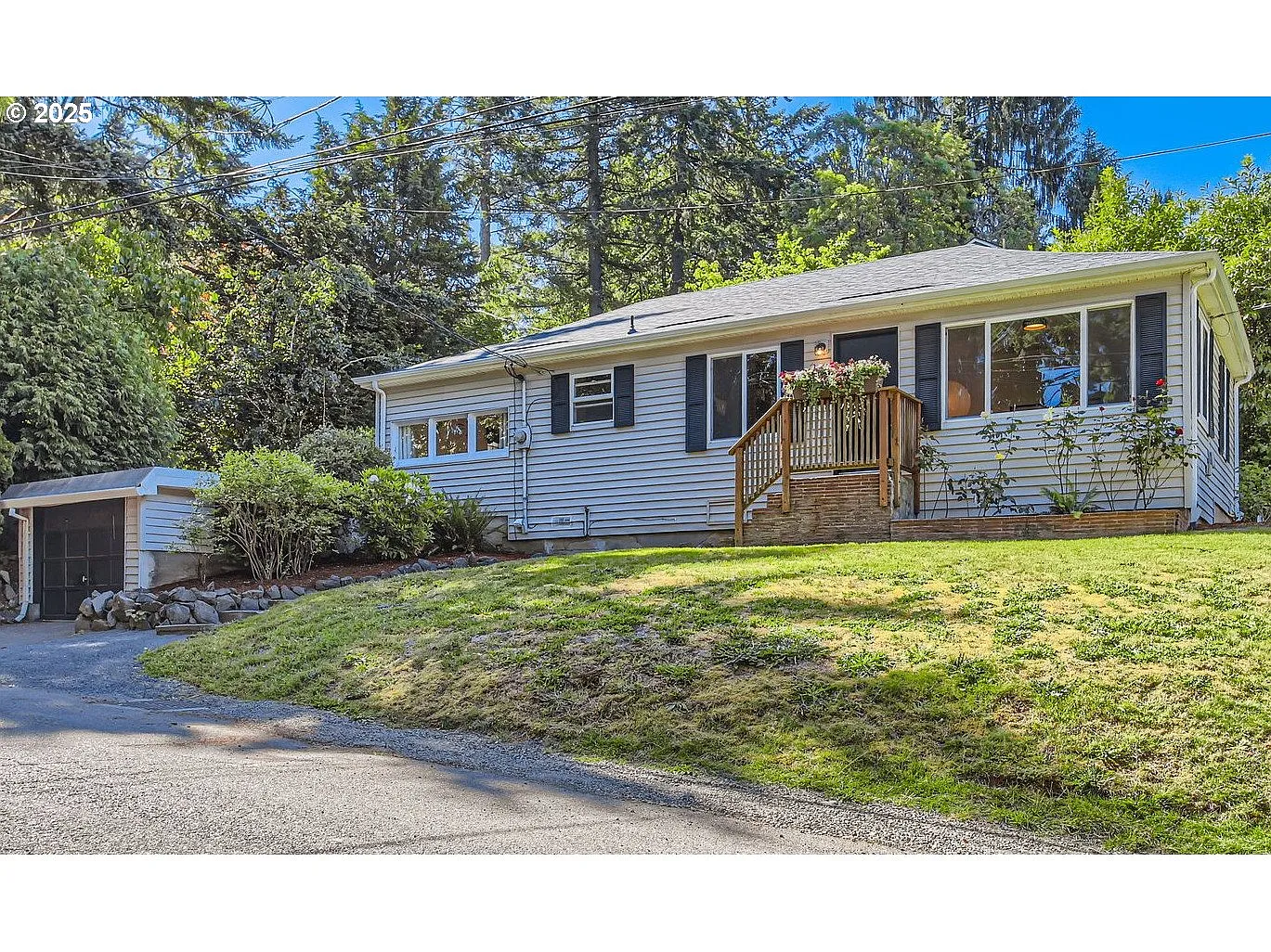 4310 SW Primrose St photo 1