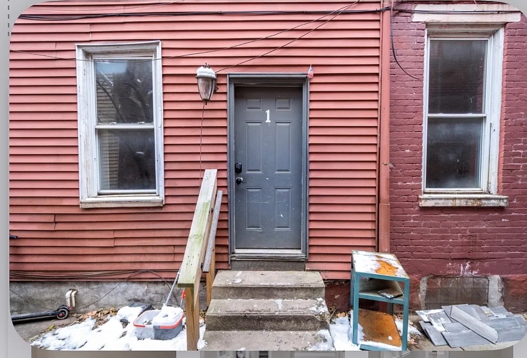 336 W 8th St - 336 W - unit 3 — Photo 1