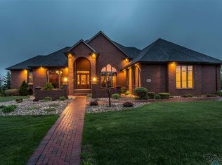 5312 S Sweetwater Pl, Sioux Falls, SD 57108