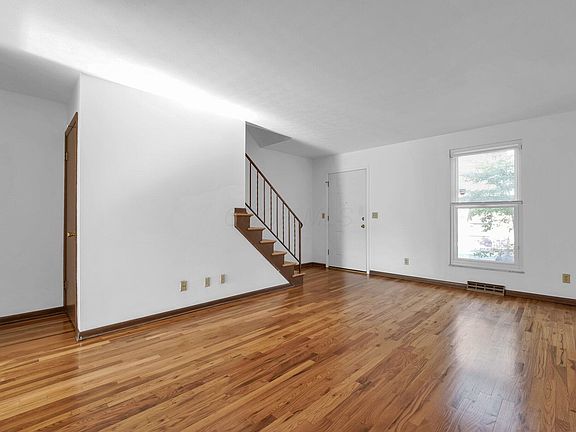 5th image of 1761 Willoway Cir N