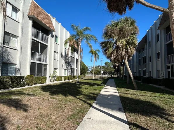 1540 Glen Oaks Dr E #B-222, Sarasota, FL 34232