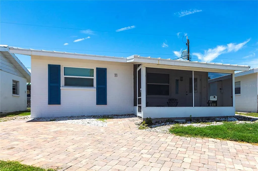 2 bed, 1.0 bath, 728 sqft, $7,367 — Photo 1