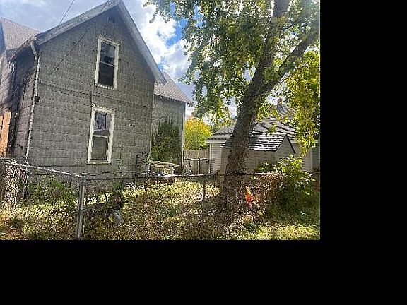 2nd image of 521 Chase St