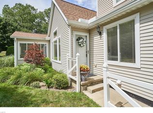 542 Queens Ct, Akron, OH 44321