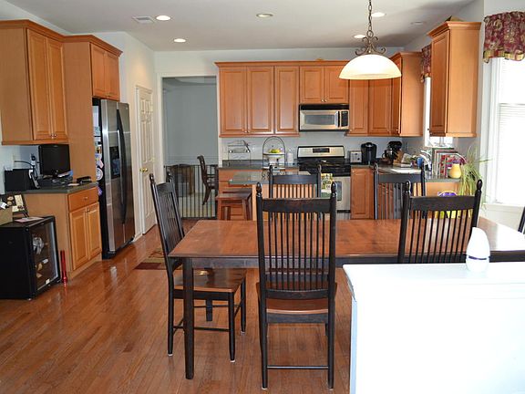 4th image of 29 Salvatore Dr