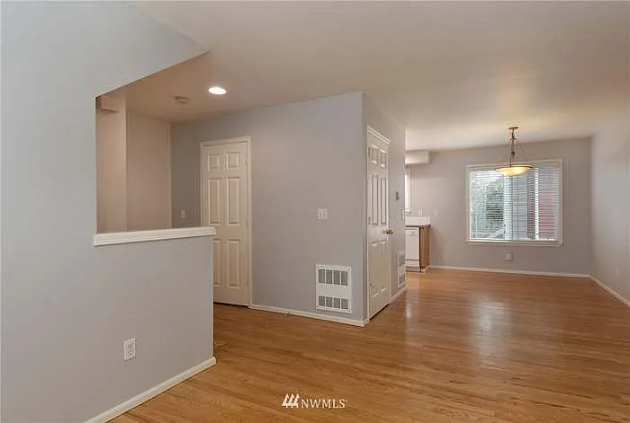 9402 Linden Ave N #B — Photo 6