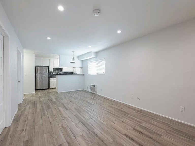 14417 Tiara St #103 — Photo 14