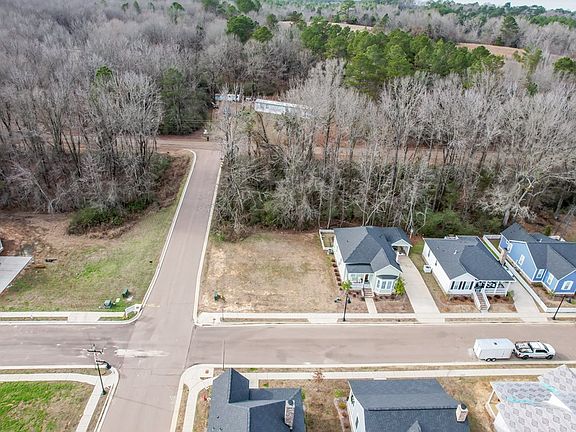 3rd image of 1118 Coliseum Dr