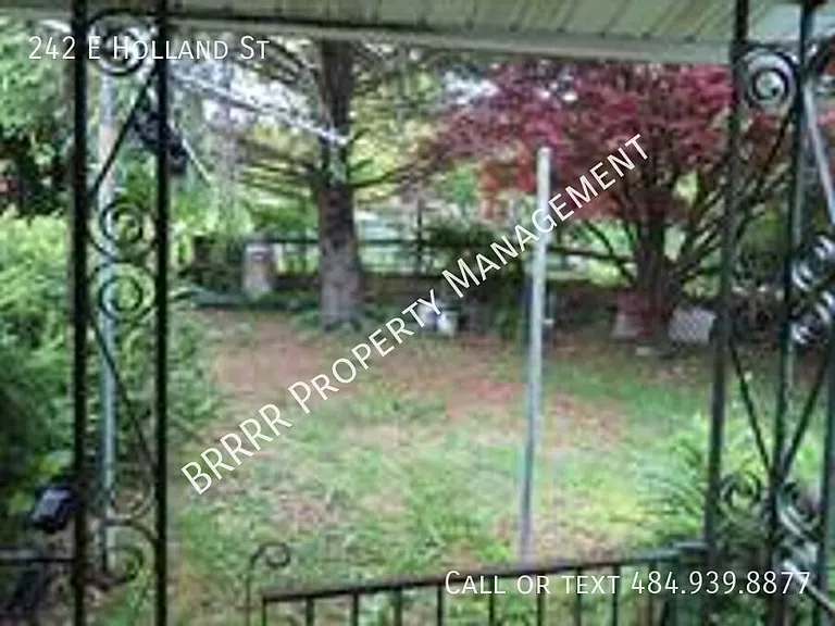 242 E Holland St — Photo 18