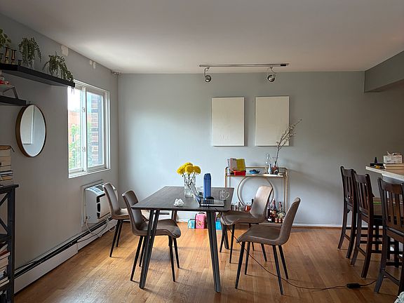 5th image of 401 W Webster Ave APT 408