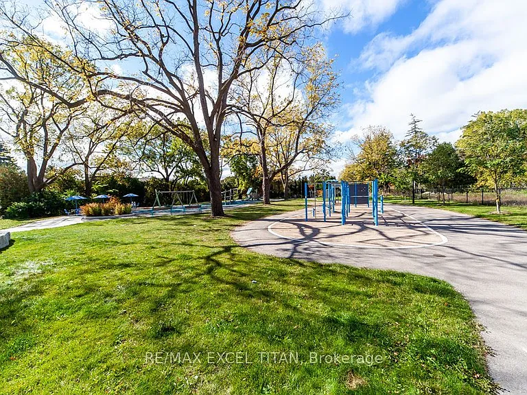 8868 Yonge St #602-E — Photo 39