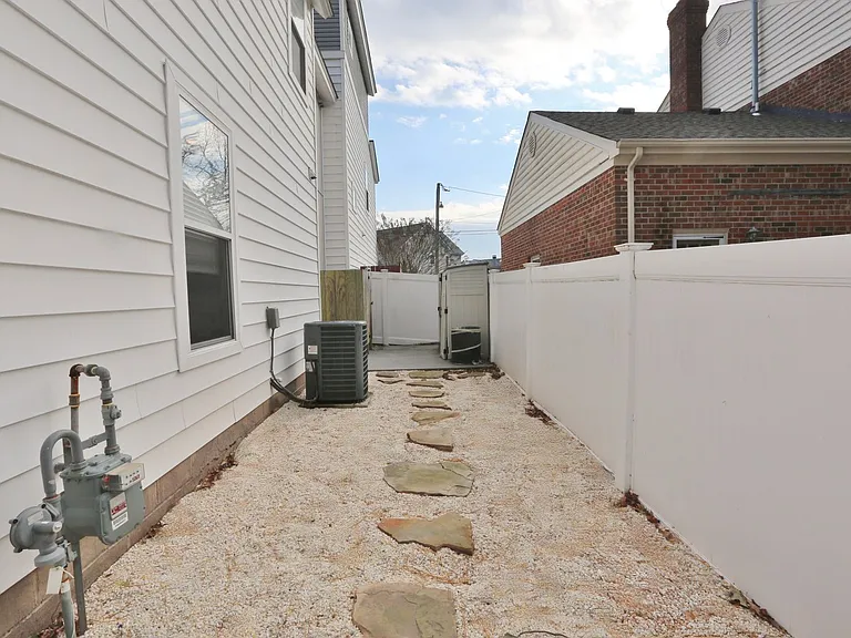 613 Lake Dr — Photo 40