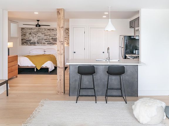 3rd image of 129 Montgomery St #1