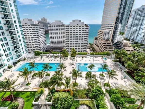 950 Brickell Bay Dr, Miami, FL