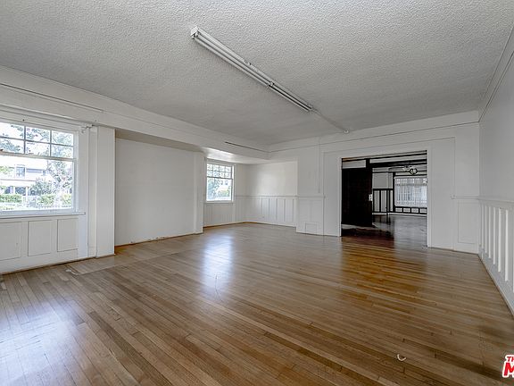 5th image of 2205 S Hobart Blvd